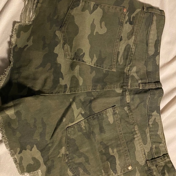 Shorts - Picture 2 of 2